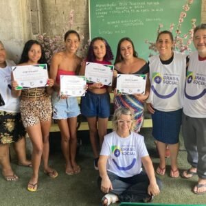 Alunas Celebram Conclusão do Curso de Manicure e Pedicure